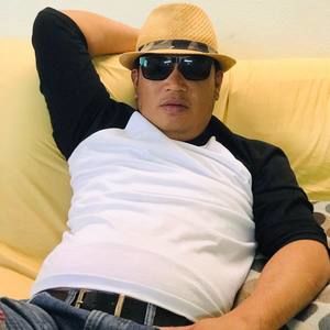 Meet your Posher, Henry